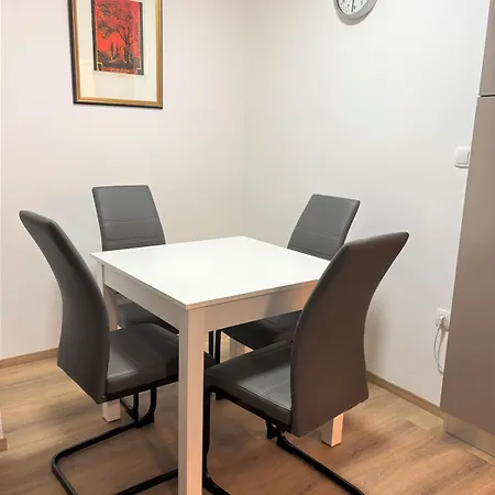 Freddie's Nest Apartma *